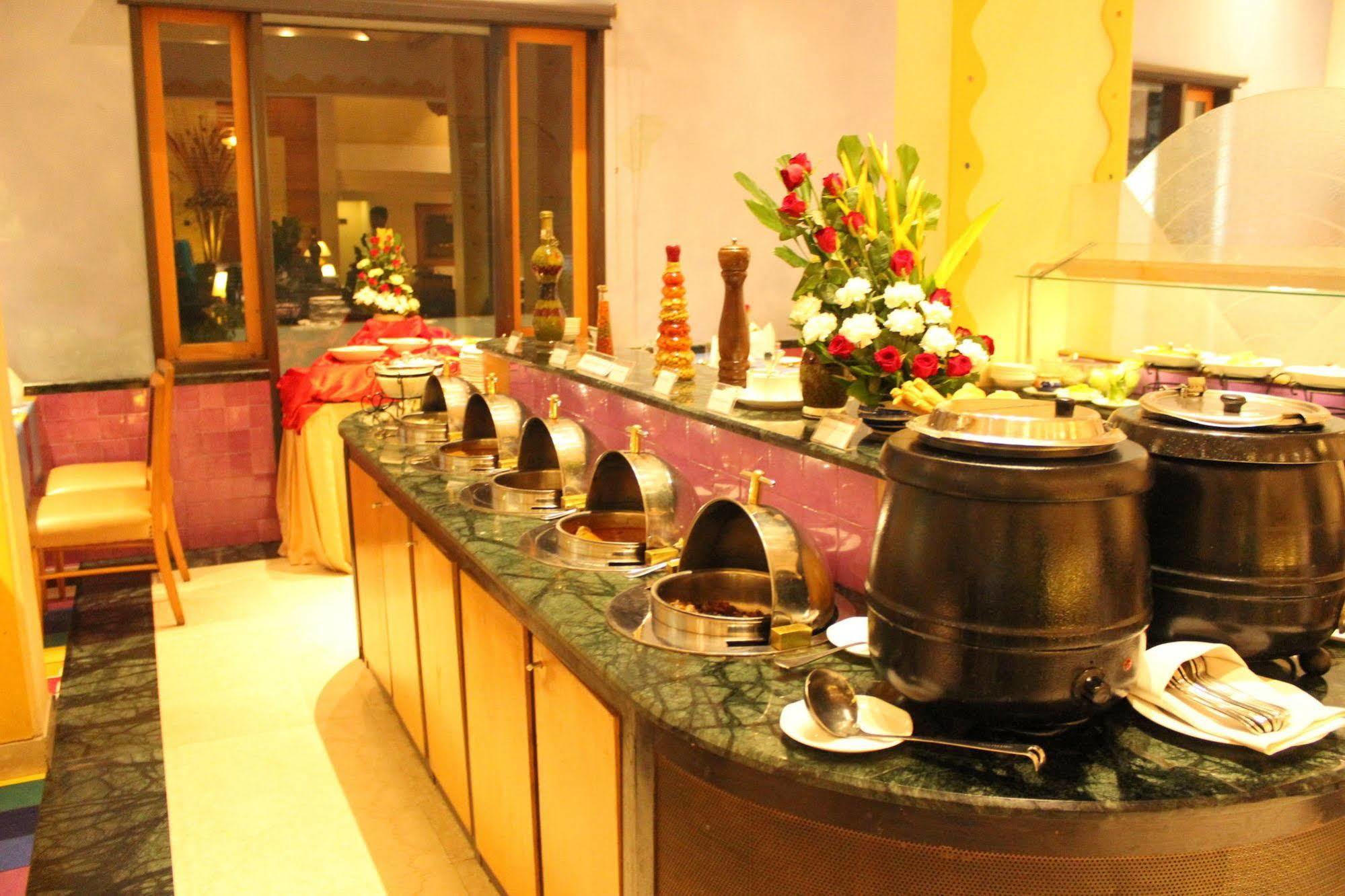 Hotel Sagar Plaza City Centre Pune Luaran gambar